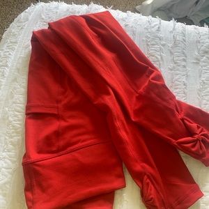 red leggings with bows!!
